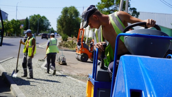 В Оренбурге продолжаются дорожные работы, в том числе и в рамках национального проекта «Безопасные качественные дороги» В Оренбурге продолжаются дорожные работы, в том числе и в рамках национального проекта «Безопасные качественные дороги»