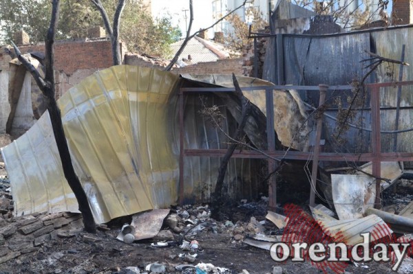 Пожарные спасали административные здания, а не наши дома: погорельцы - о пожаре в центре Оренбурга