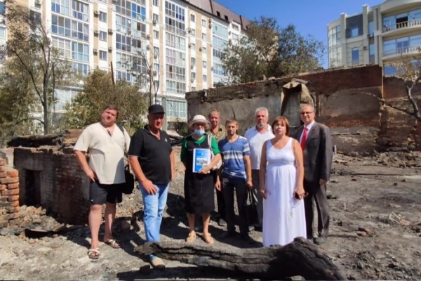 Жители сгоревших в центре Оренбурга домов записали видеообращение к Владимиру Путину с просьбой сохранить исторический центр города
Жители сгоревших в центре Оренбурга домов записали видеообращение к Владимиру Путину с просьбой сохранить исторический центр города