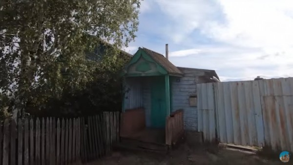 В Кирсаново два инвалида выживают в полуразрушенном доме и с ужасом ждут осени