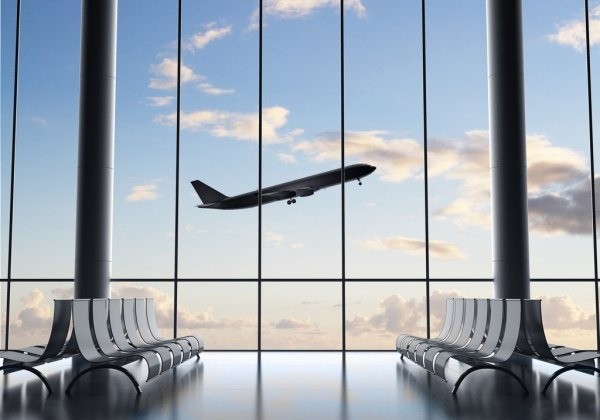 Среди задержанных из-за мощной грозы в Москве рейсов есть самолет в Оренбург