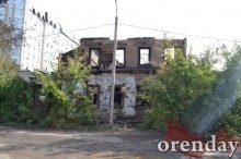 Пожарные спасали административные здания, а не наши дома: погорельцы - о пожаре в центре Оренбурга