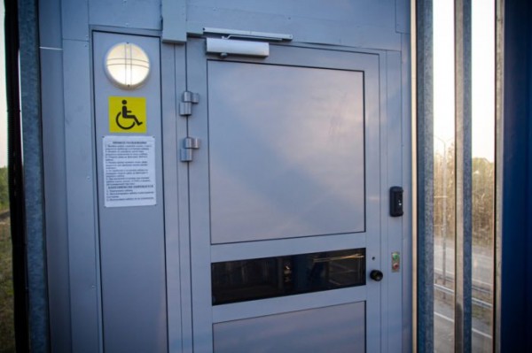 Паслер протестировал надземный переход на Нежинском шоссе