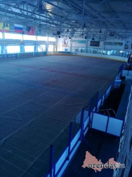 Ледовый дворец в Новосергиевке снова не выдержал оренбургской жары Ледовый дворец в Новосергиевке снова не выдержал оренбургской жары