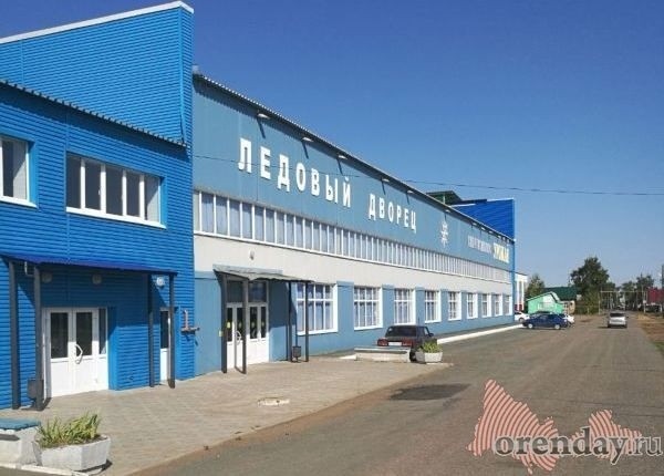 Ледовый дворец в Новосергиевке снова не выдержал оренбургской жары Ледовый дворец в Новосергиевке снова не выдержал оренбургской жары