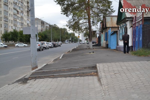 В Оренбурге есть тротуар, который стороной обходят пешеходы