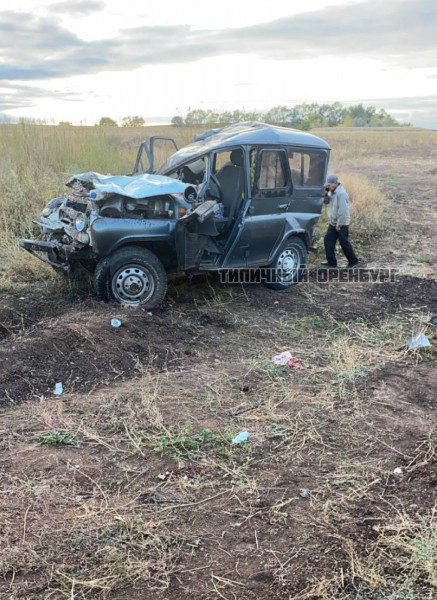 На трассе Оренбург - Казань при обгоне в кювет слетел УАЗ