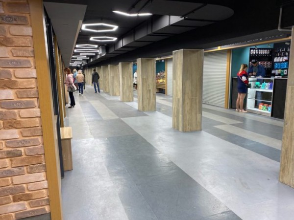 В Оренбурге из подземного перехода сделали минирынок. Он уже заработал