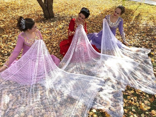 Оренбуржцев приглашают принять участие в флешмобе о пуховой паутинке