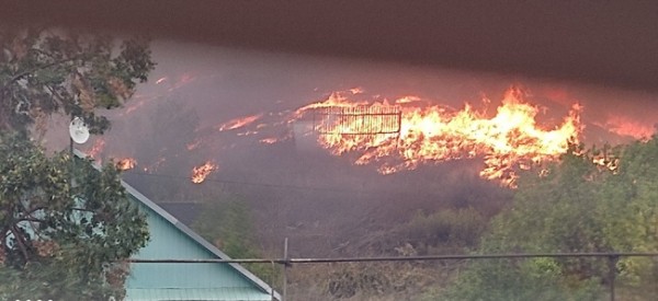 К Медногорску снова подбирается крупный пожар