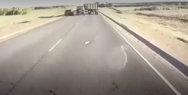 На трассе Оренбург - Казань при обгоне в кювет слетел УАЗ