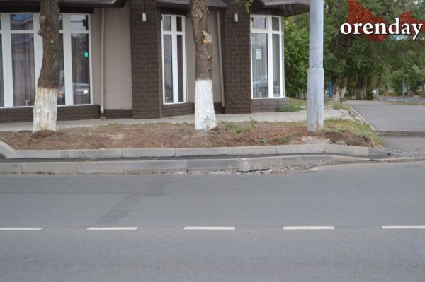 В Оренбурге есть тротуар, который стороной обходят пешеходы