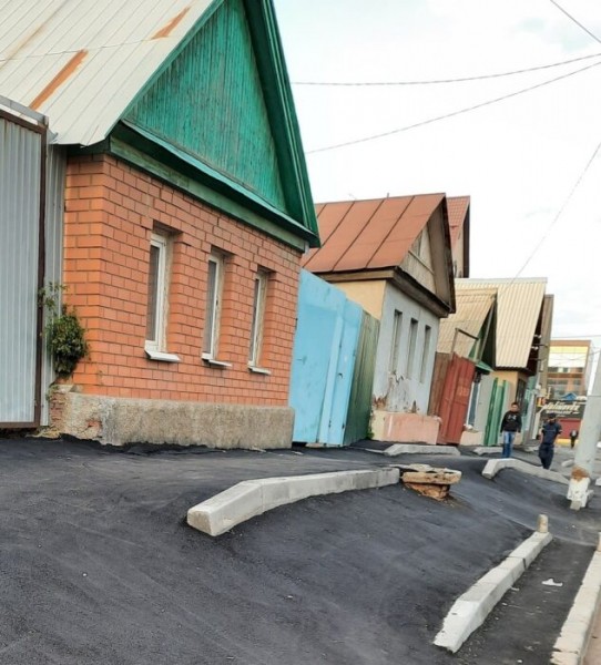 В Оренбурге подрядчика обязали переделать кривые тротуары на улице Туркестанской