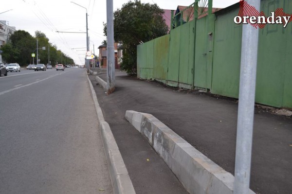 В Оренбурге есть тротуар, который стороной обходят пешеходы