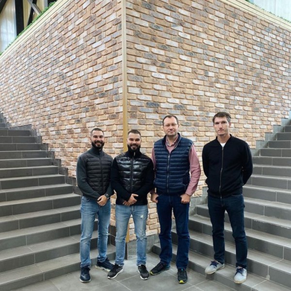 В Оренбурге из подземного перехода сделали минирынок. Он уже заработал