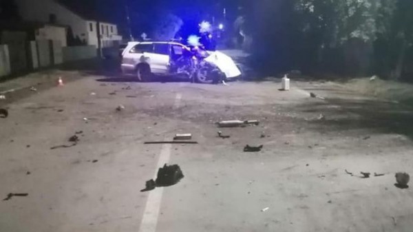 В Бузулуке спасатели деблокировали людей из покореженной машины