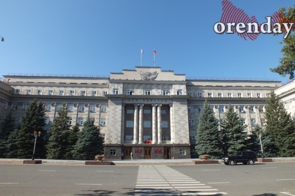 Губернатор отправил на дистанционку работающих пенсионеров, беременных и "хроников"