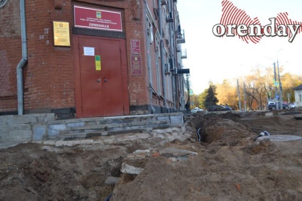 40 дней до сдачи: оренбуржцев не устраивает ремонт улиц Володарского и Постникова