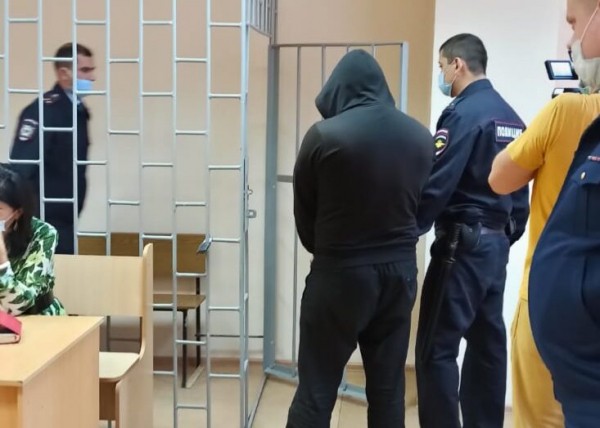 Подозреваемых в разбое полицейских суд Орска отправил под стражу