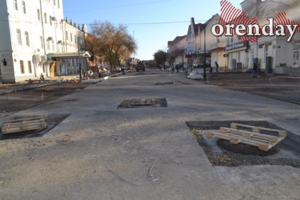 40 дней до сдачи: оренбуржцев не устраивает ремонт улиц Володарского и Постникова