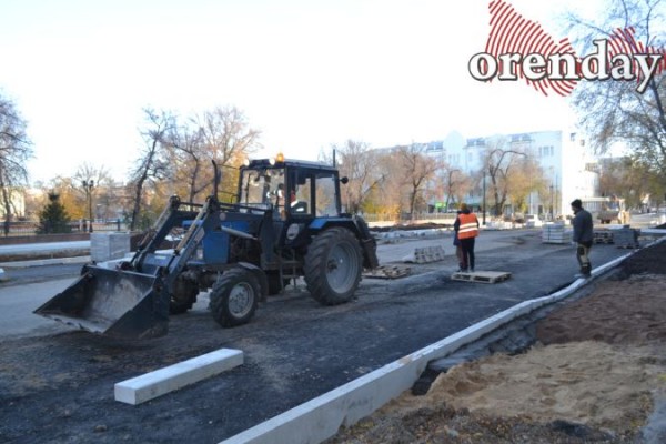 40 дней до сдачи: оренбуржцев не устраивает ремонт улиц Володарского и Постникова