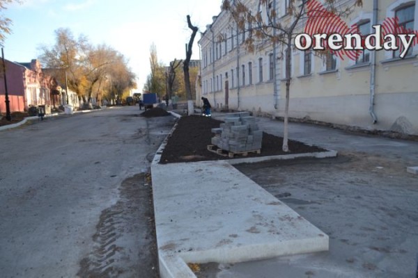 40 дней до сдачи: оренбуржцев не устраивает ремонт улиц Володарского и Постникова 40 дней до сдачи: оренбуржцев не устраивает ремонт улиц Володарского и Постникова