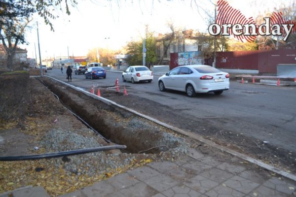 40 дней до сдачи: оренбуржцев не устраивает ремонт улиц Володарского и Постникова 40 дней до сдачи: оренбуржцев не устраивает ремонт улиц Володарского и Постникова