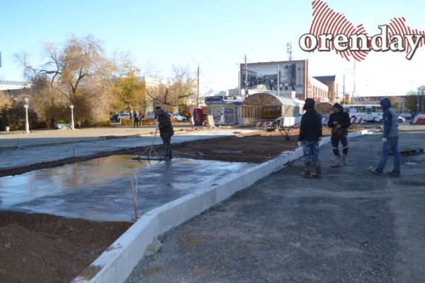 40 дней до сдачи: оренбуржцев не устраивает ремонт улиц Володарского и Постникова