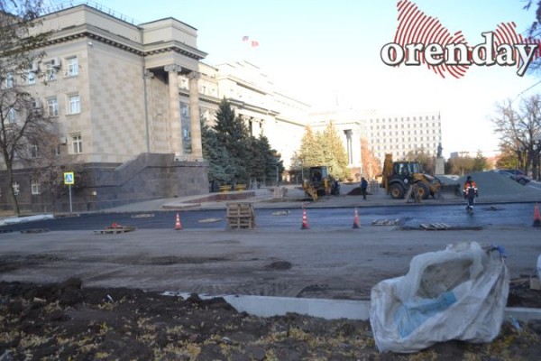 40 дней до сдачи: оренбуржцев не устраивает ремонт улиц Володарского и Постникова 40 дней до сдачи: оренбуржцев не устраивает ремонт улиц Володарского и Постникова