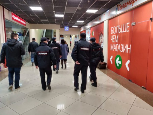 В торговом центре Оренбурга арендаторы и покупатели нарушали масочный режим