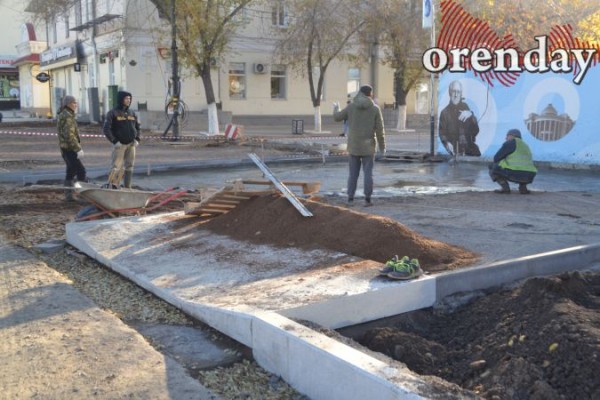 40 дней до сдачи: оренбуржцев не устраивает ремонт улиц Володарского и Постникова 40 дней до сдачи: оренбуржцев не устраивает ремонт улиц Володарского и Постникова