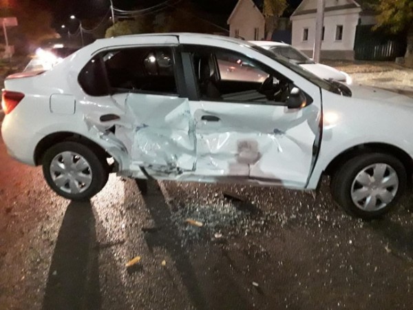 В Оренбурге при столкновении ВАЗа и Renault пострадал 12-летний ребенок