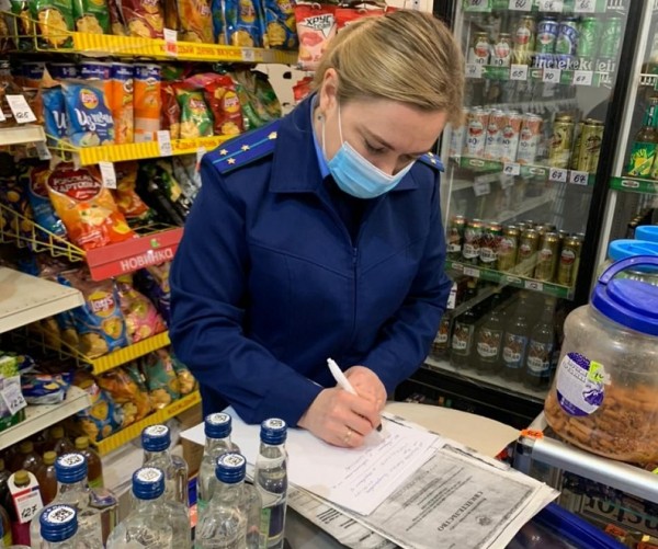 В Оренбурге за минувшие выходные изъяли 176 литров подозрительного алкоголя