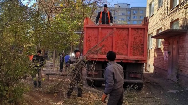 В рамках осеннего месячника на территории Оренбурга проходят районные субботники