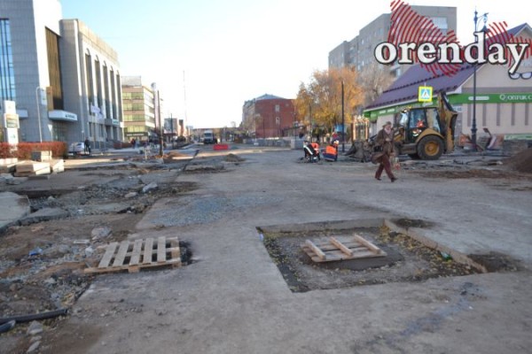 40 дней до сдачи: оренбуржцев не устраивает ремонт улиц Володарского и Постникова 40 дней до сдачи: оренбуржцев не устраивает ремонт улиц Володарского и Постникова