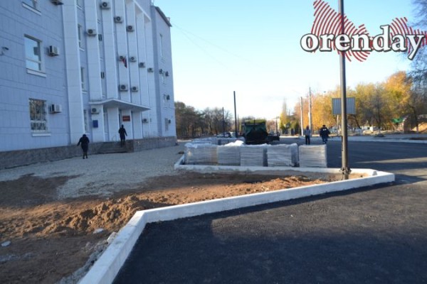 40 дней до сдачи: оренбуржцев не устраивает ремонт улиц Володарского и Постникова 40 дней до сдачи: оренбуржцев не устраивает ремонт улиц Володарского и Постникова