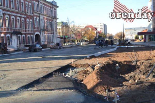 40 дней до сдачи: оренбуржцев не устраивает ремонт улиц Володарского и Постникова 40 дней до сдачи: оренбуржцев не устраивает ремонт улиц Володарского и Постникова