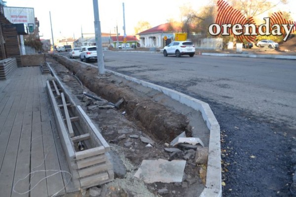 40 дней до сдачи: оренбуржцев не устраивает ремонт улиц Володарского и Постникова 40 дней до сдачи: оренбуржцев не устраивает ремонт улиц Володарского и Постникова