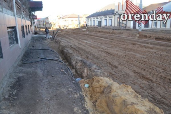 40 дней до сдачи: оренбуржцев не устраивает ремонт улиц Володарского и Постникова 40 дней до сдачи: оренбуржцев не устраивает ремонт улиц Володарского и Постникова