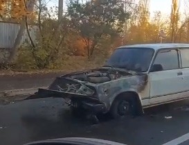 В Ростошах прямо на проезжей части загорелся ВАЗ