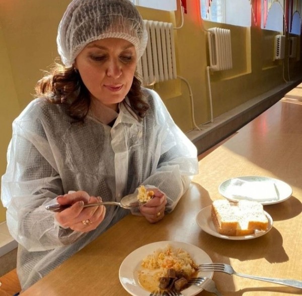 Остывшие блюда, компот - как вода: детский омбудсмен посетила школы Оренбурга