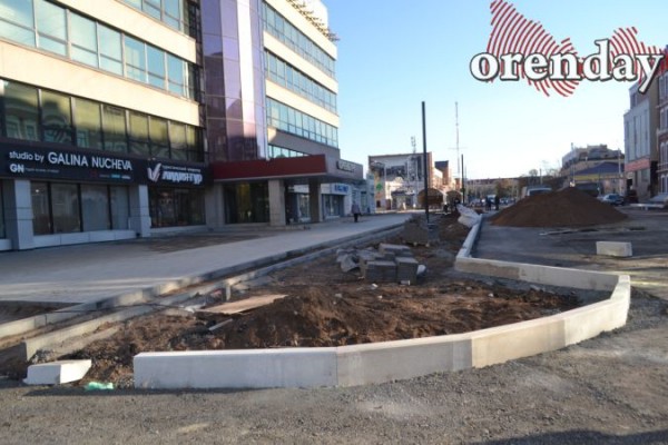 40 дней до сдачи: оренбуржцев не устраивает ремонт улиц Володарского и Постникова