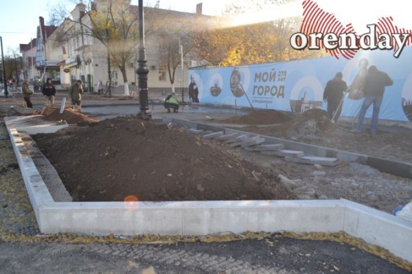 40 дней до сдачи: оренбуржцев не устраивает ремонт улиц Володарского и Постникова