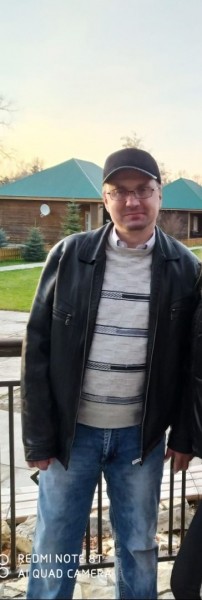 В Оренбурге ищут мужчину с тростью