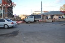 40 дней до сдачи: оренбуржцев не устраивает ремонт улиц Володарского и Постникова