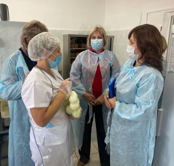 Остывшие блюда, компот - как вода: детский омбудсмен посетила школы Оренбурга