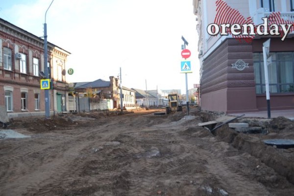 40 дней до сдачи: оренбуржцев не устраивает ремонт улиц Володарского и Постникова 40 дней до сдачи: оренбуржцев не устраивает ремонт улиц Володарского и Постникова