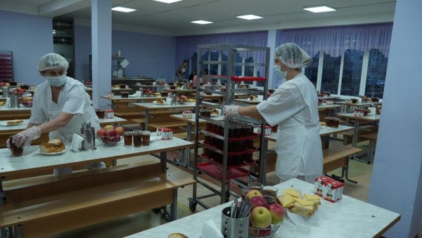 Сергей Салмин продегустировал блюда из школьного меню