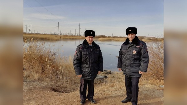 В Оренбуржье провалившийся под лёд рыбак находился в воде более четырех часов
