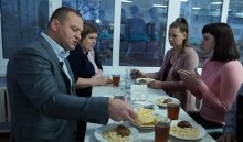 Сергей Салмин продегустировал блюда из школьного меню